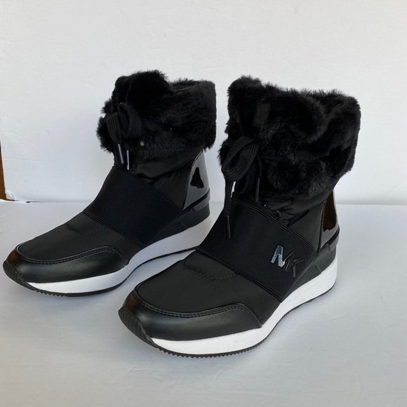 MICHAEL KORS SHAY NYLON WARMTH BLACK BOOT SIZE: 7.5 - Picture 3 of 8
